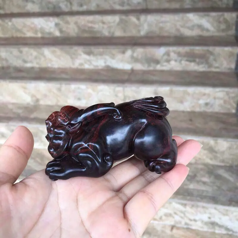 【海南黄花梨紫油梨 貔貅摆件 做工精细 水波纹大黑线 材质一流 整体圆润饱满 纯手工制作而成 长77mm 宽48mm 高40mm 重82.2克###】图3