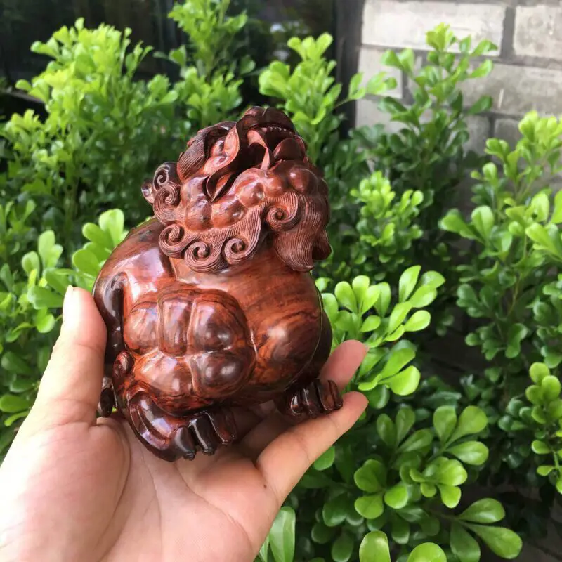 【海南黄花梨油梨 望天吼摆件 纹理清晰细腻 材质做工非常不错 整体造型非常独特 十分霸气 值得收藏 长103mm 宽76mm 高109mm重353.2克】图2