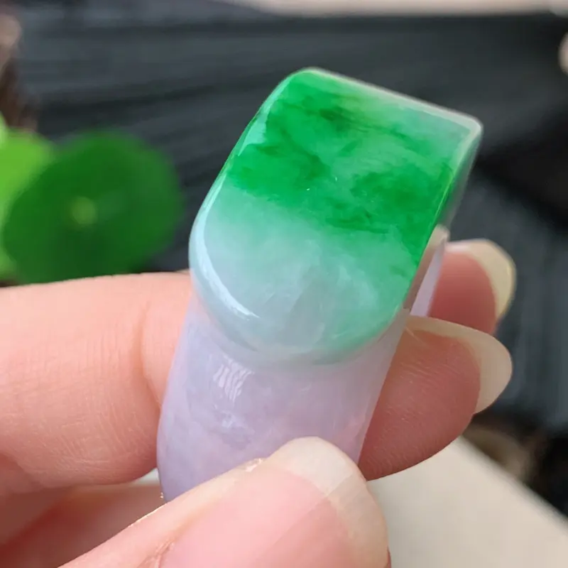 【天然翡翠A货-飘绿马鞍扳指_种好,玉质细腻,水头饱满,形体漂亮,水润精致,上手效果佳,尺寸20.8*34.3*14.3*8.8mm】图9