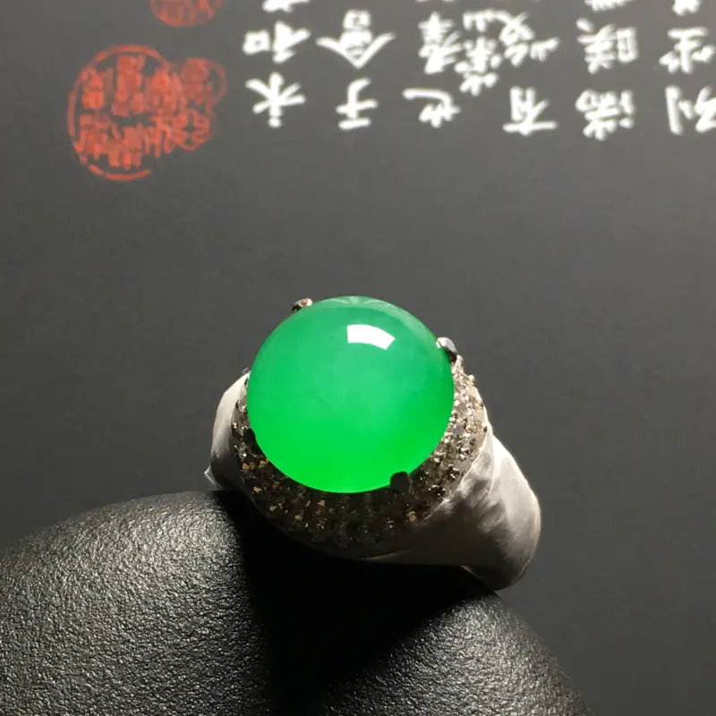 【冰种满色戒面 铜托 尺寸13.6-6.3毫米 水润通透 质地细腻 翠色艳丽 厚桩饱满 品相精美 莫西沙料子 镶嵌后效果更佳】图5