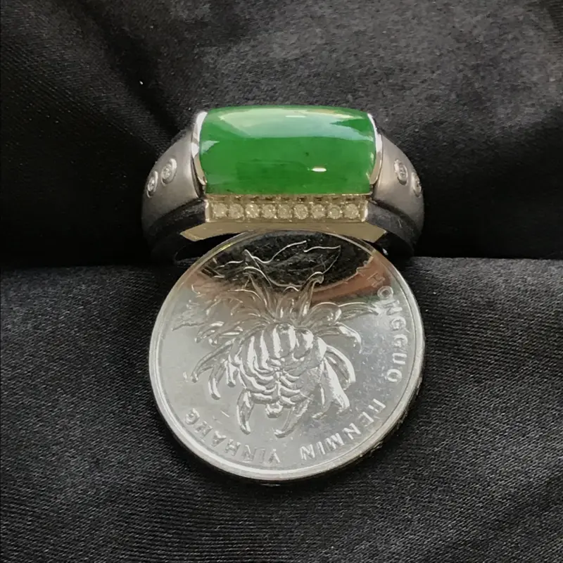 【天然翡翠A货,18K金伴钻镶嵌,满绿马鞍戒指,高品质,色泽鲜艳,饱满圆润,底质细腻,款式新颖时尚,质量超赞,高性价比】图6