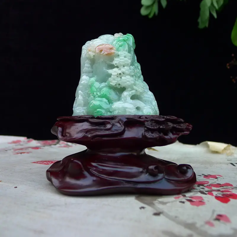 【翡翠水润三彩俏色旭日东升小摆件
裸石尺寸75*65*30mm 连底座120*100*65mm】图1