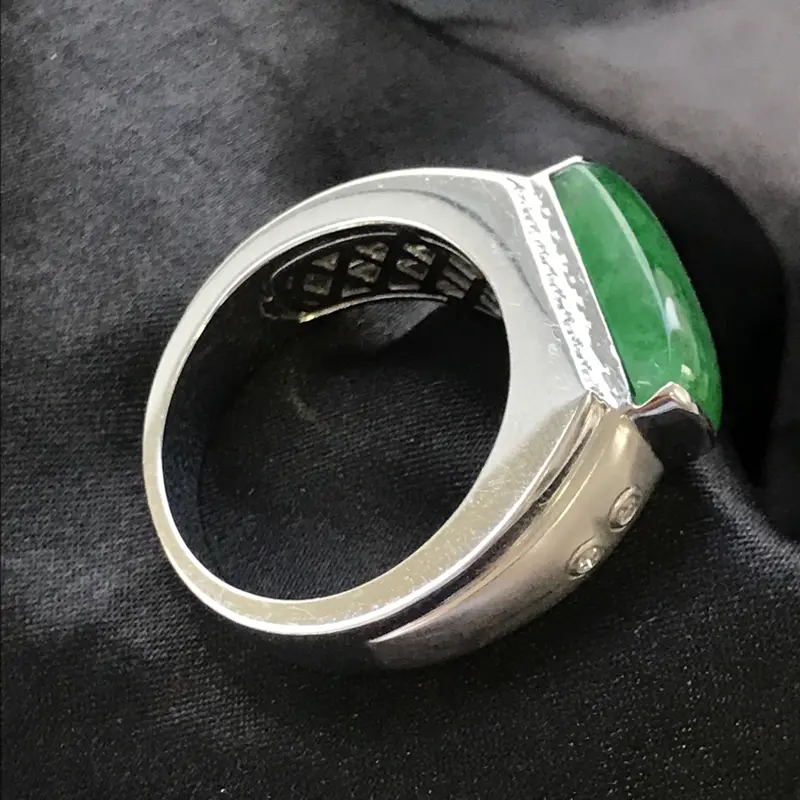 【天然翡翠A货,18K金伴钻镶嵌,满绿马鞍戒指,高品质,色泽鲜艳,饱满圆润,底质细腻,款式新颖时尚,质量超赞,高性价比】图7