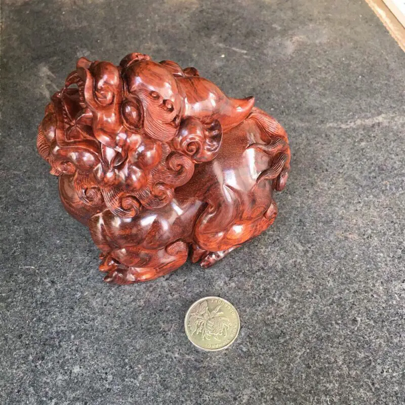 【海南黄花梨油梨 望天吼摆件 纹理清晰细腻 材质做工非常不错 整体造型非常独特 十分霸气 值得收藏 长103mm 宽76mm 高109mm重353.2克】图10