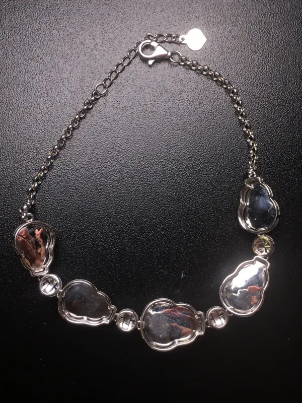 【翡翠A货,阳绿葫芦手链,18k真金真钻镶嵌,完美,种水超好,玉质细腻。】图6