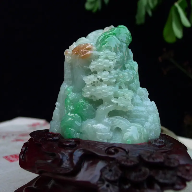 【翡翠水润三彩俏色旭日东升小摆件
裸石尺寸75*65*30mm 连底座120*100*65mm】图2