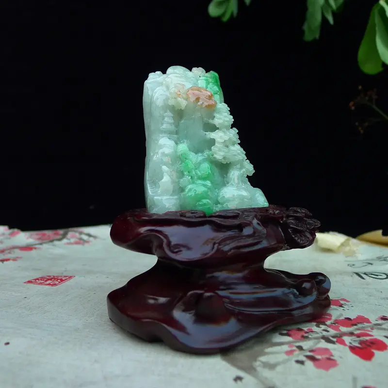 【翡翠水润三彩俏色旭日东升小摆件
裸石尺寸75*65*30mm 连底座120*100*65mm】图3