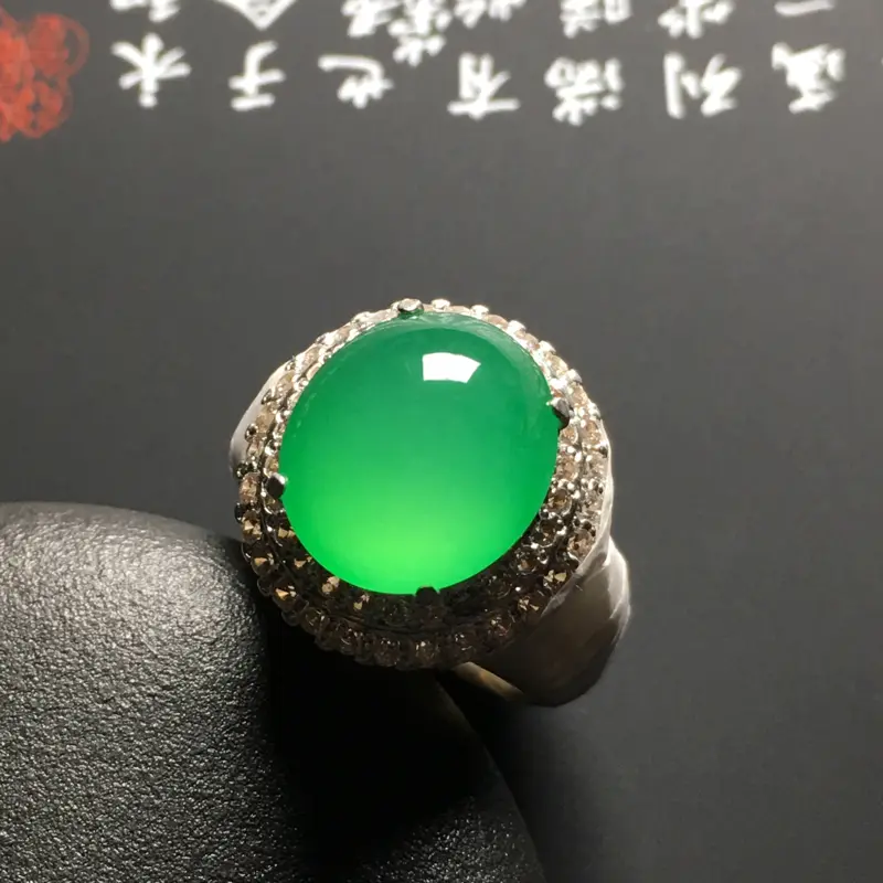 【老坑冰种满色戒面 铜托 尺寸14.7-13-5.8毫米 水润通透 质地细腻 翠色艳丽 厚桩饱满 品相精美 干净无杂质 木那料 镶嵌后效果更佳 收藏佳品】图4