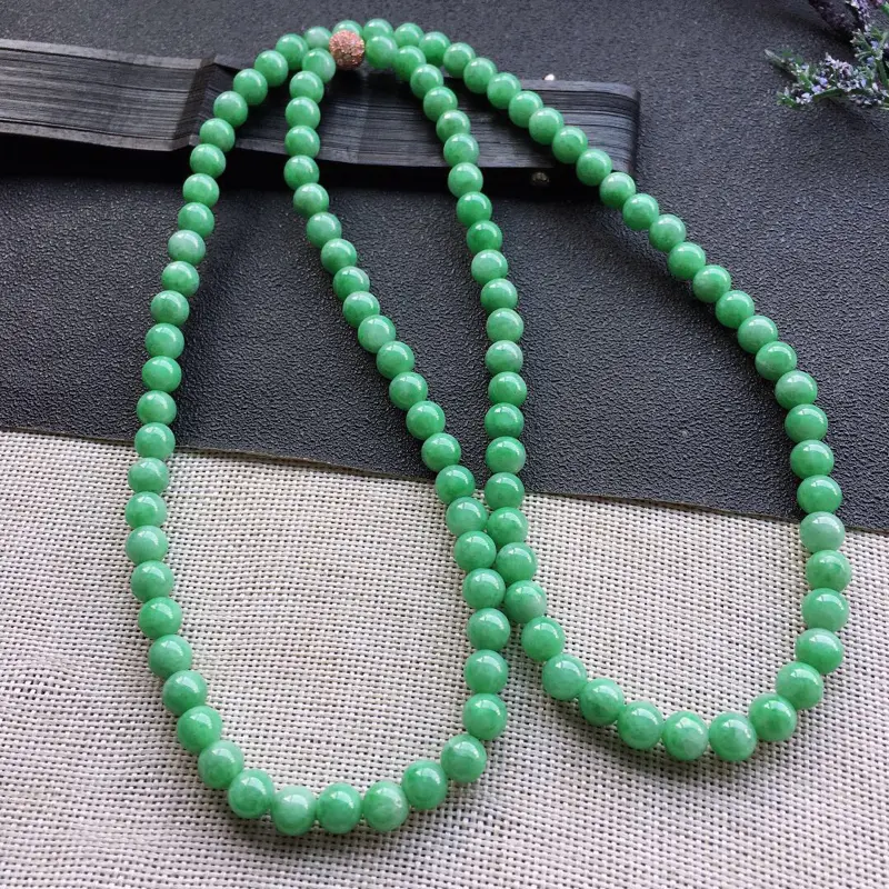 【精品翡翠毛衣链,雕工精美,玉质莹润,尺寸:链长:720MM,玉:7.2MM,总质量:70.2g】图2