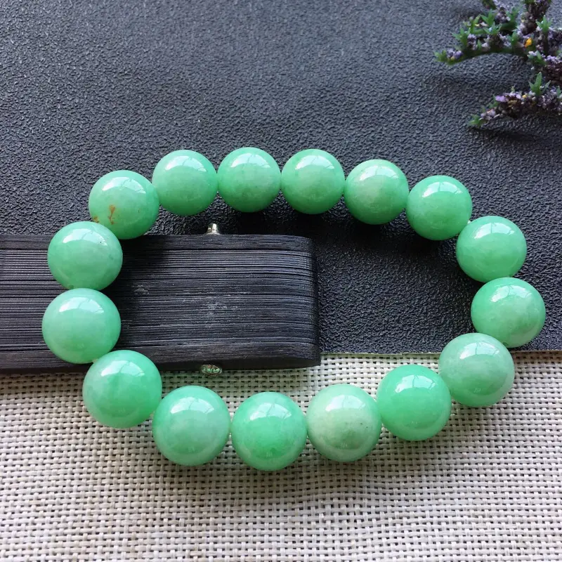 【精品翡翠手串,雕工精美,玉质莹润,尺寸:玉:12.6MM,总质量:56.4g】图1