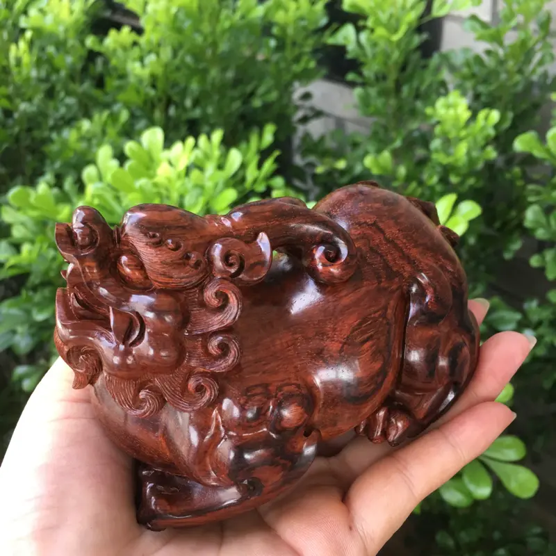【海南黄花梨油梨 貔貅摆件 花纹绚丽 水波纹 底色干净 纯手工制作而成 雕工精细 整体雕工十分生动逼真 收藏送礼佳品 长123mm 宽59mm 高77 重237.4克###】图2