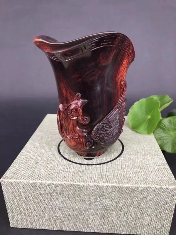 【海南黄花梨,紫油梨【龙凤杯】材质一流 花纹绚丽 色泽柔和 整体十分霸气 独特 收藏送礼首选 高90mm 直径58mm 克重235.5克】图2