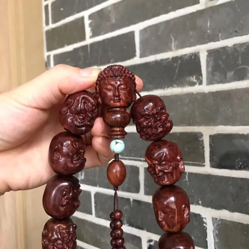 【海南黄花梨油梨 【十八罗汉➕1颗】手持 全手工精工雕琢,一流雕工,各具神态,精美造型,十分唯美,油性一流,香味扑鼻,神韵十足,值得收藏!重157克 2·9X2·4cm!】图8