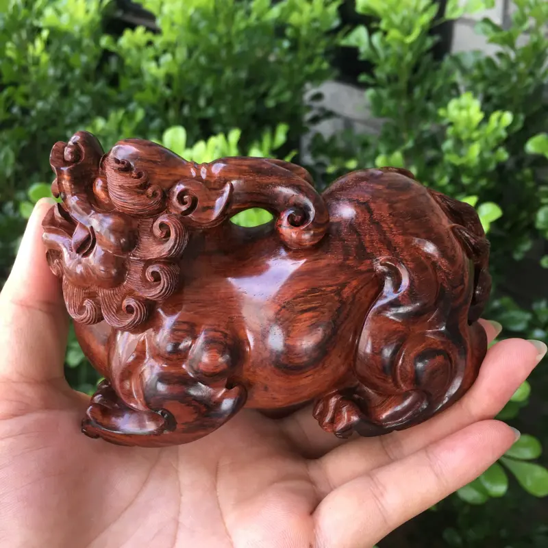 【海南黄花梨油梨 貔貅摆件 花纹绚丽 水波纹 底色干净 纯手工制作而成 雕工精细 整体雕工十分生动逼真 收藏送礼佳品 长123mm 宽59mm 高77 重237.4克###】图3