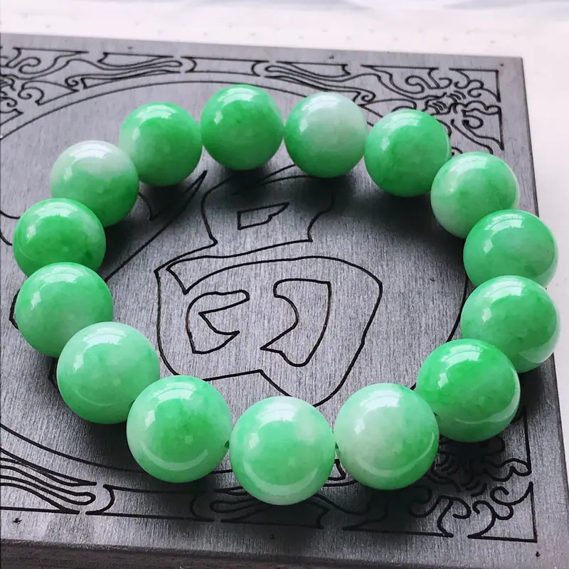 【糯种阳绿手链,尺寸14.5,雕工精细 玉质细腻水润,底色漂亮,种水】图8