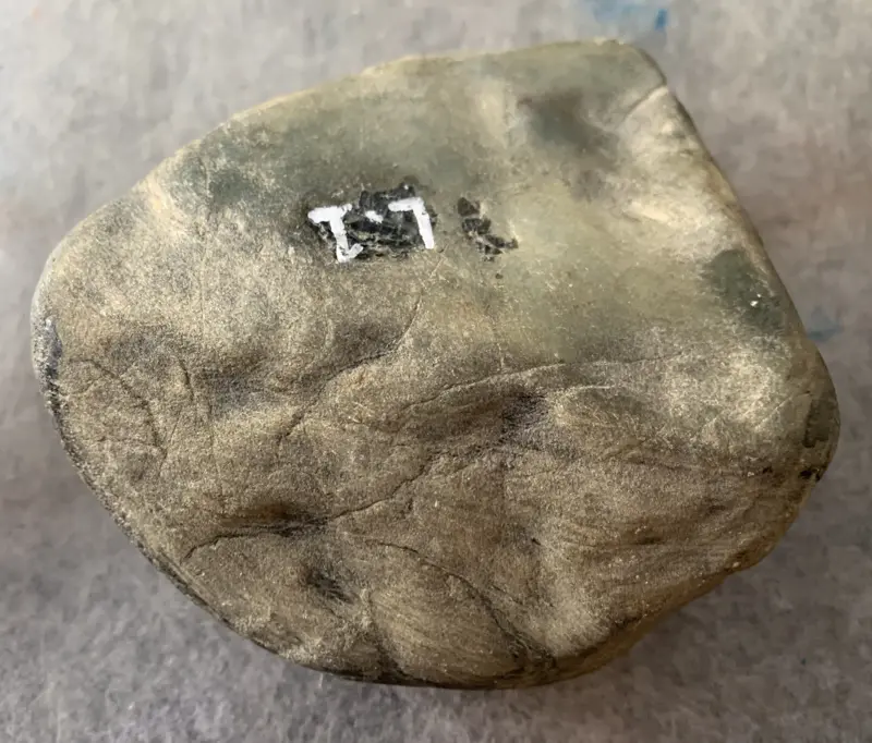【👉 【名称】1.15公斤莫西沙敞口全赌料
【重量】1.15公斤
【尺寸】110-95-60MM
【产地】缅甸新货翡翠原石
【描述】新货来袭!《免费切,免费盖手镯,免费开窗》莫西沙敞口全赌料,皮壳老,翻砂均匀细腻,打灯通透,种好水足,肉细,喜欢的老板来秒!QSH】图3