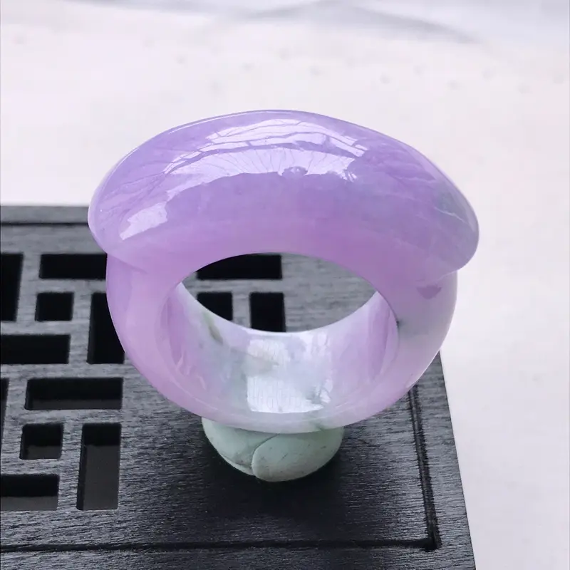 【糯种浓郁紫罗兰马鞍戒指,内径20.2/33/13.5/6.6,雕工精细 玉质细腻水润,底色漂亮,种水】图3
