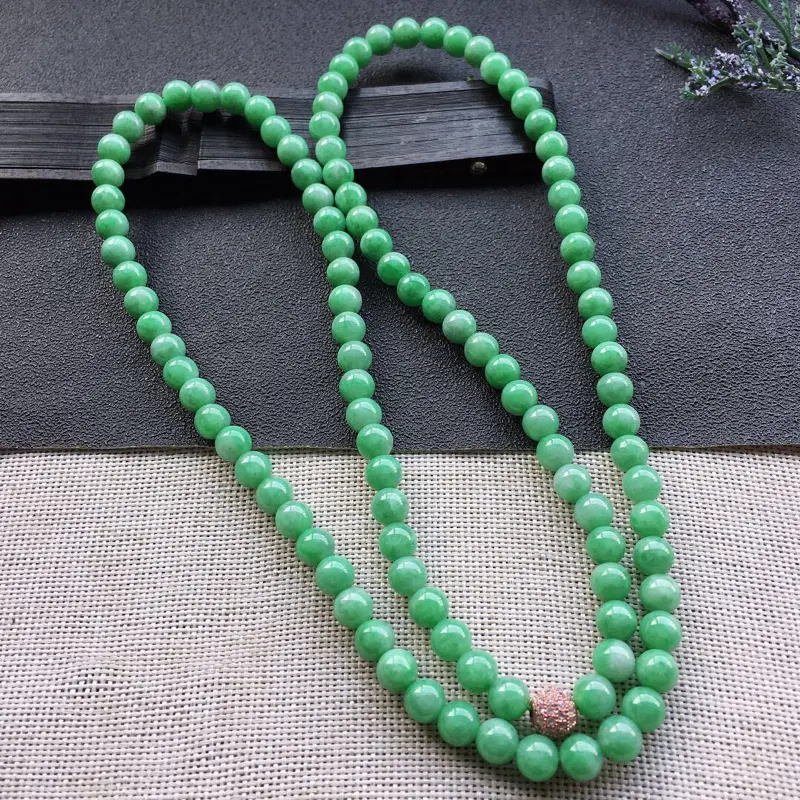 【精品翡翠毛衣链,雕工精美,玉质莹润,尺寸:链长:720MM,玉:7.2MM,总质量:70.2g】图3