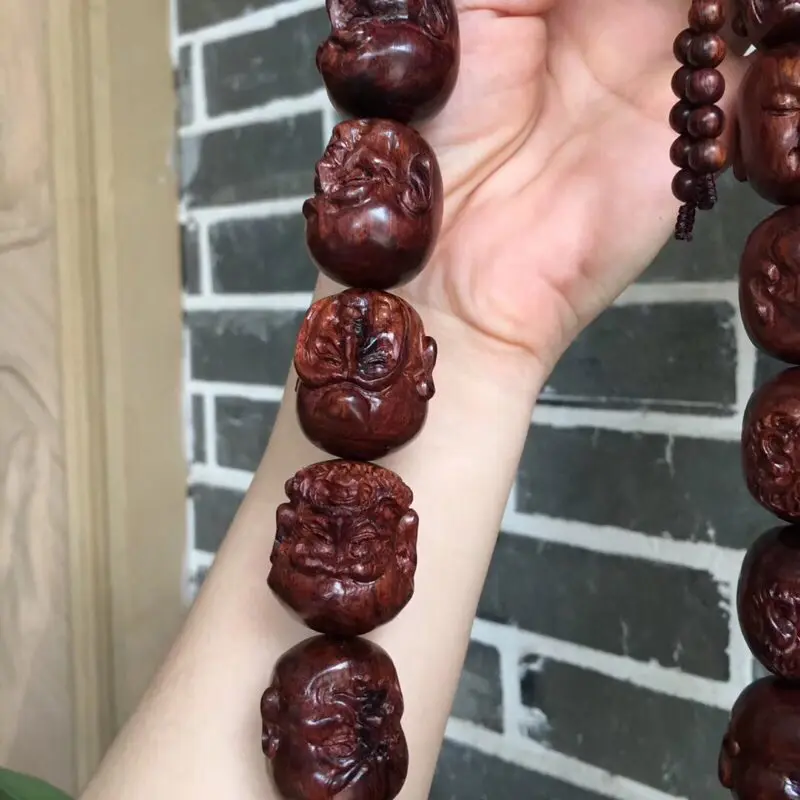 【海南黄花梨油梨 【十八罗汉➕1颗】手持 全手工精工雕琢,一流雕工,各具神态,精美造型,十分唯美,油性一流,香味扑鼻,神韵十足,值得收藏!重157克 2·9X2·4cm!】图2