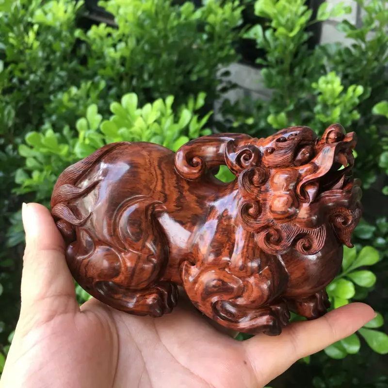 【海南黄花梨油梨 貔貅摆件 花纹绚丽 水波纹 底色干净 纯手工制作而成 雕工精细 整体雕工十分生动逼真 收藏送礼佳品 长123mm 宽59mm 高77 重237.4克###】图4