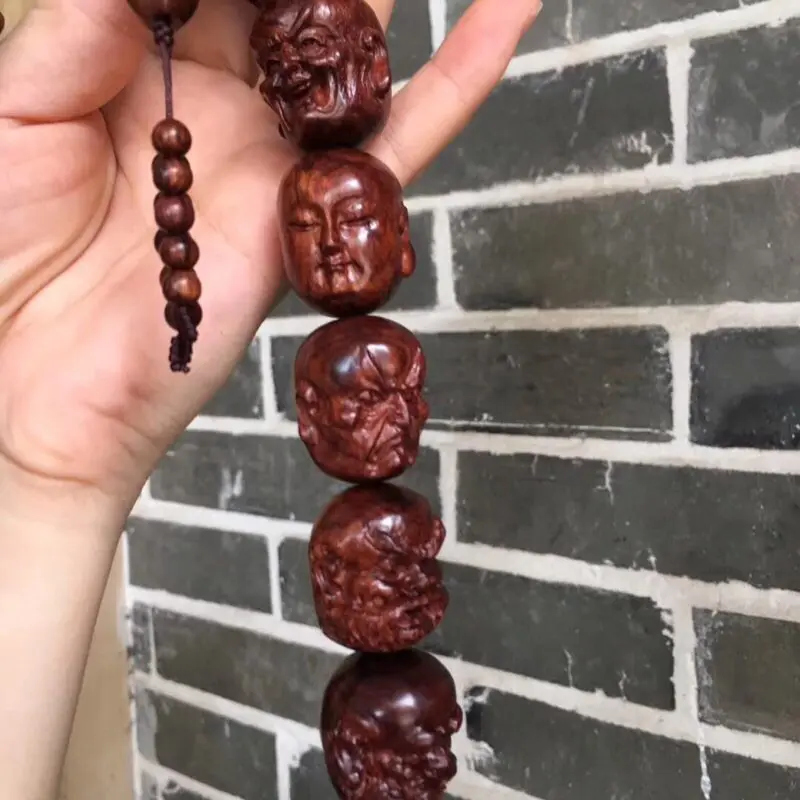 【海南黄花梨油梨 【十八罗汉➕1颗】手持 全手工精工雕琢,一流雕工,各具神态,精美造型,十分唯美,油性一流,香味扑鼻,神韵十足,值得收藏!重157克 2·9X2·4cm!】图5
