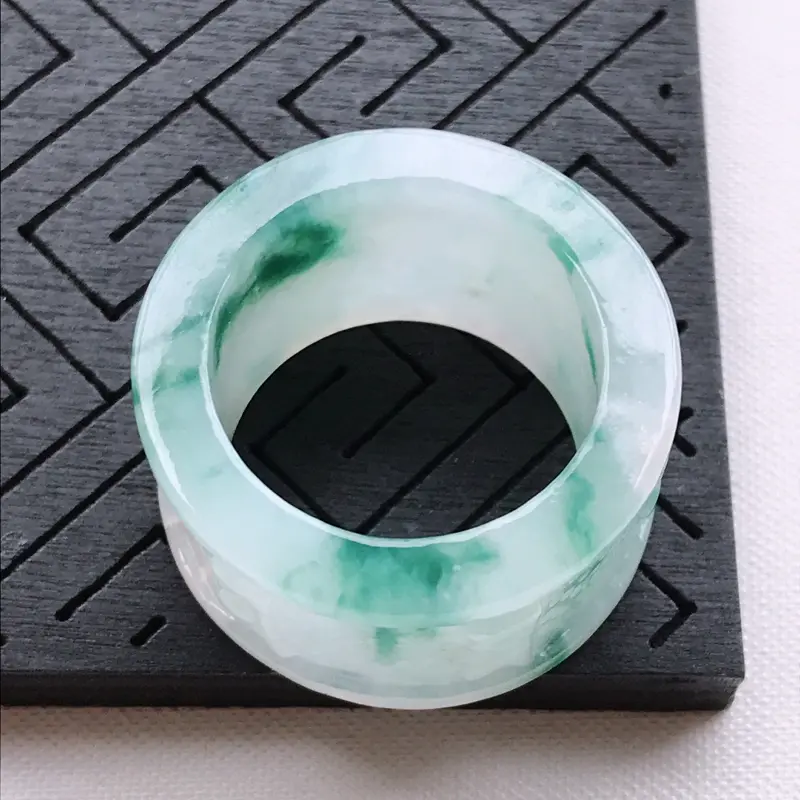 【莹润飘花扳指,内径21/15.3/4.3,雕工精细 玉质细腻水润,底色漂亮,种水好】图5