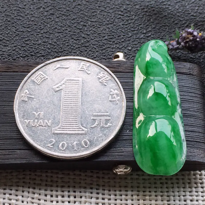 【精品翡翠四季平安戒面,雕工精美,玉质莹润,尺寸:玉:33*4.6MM,总质量:2.7g】图8
