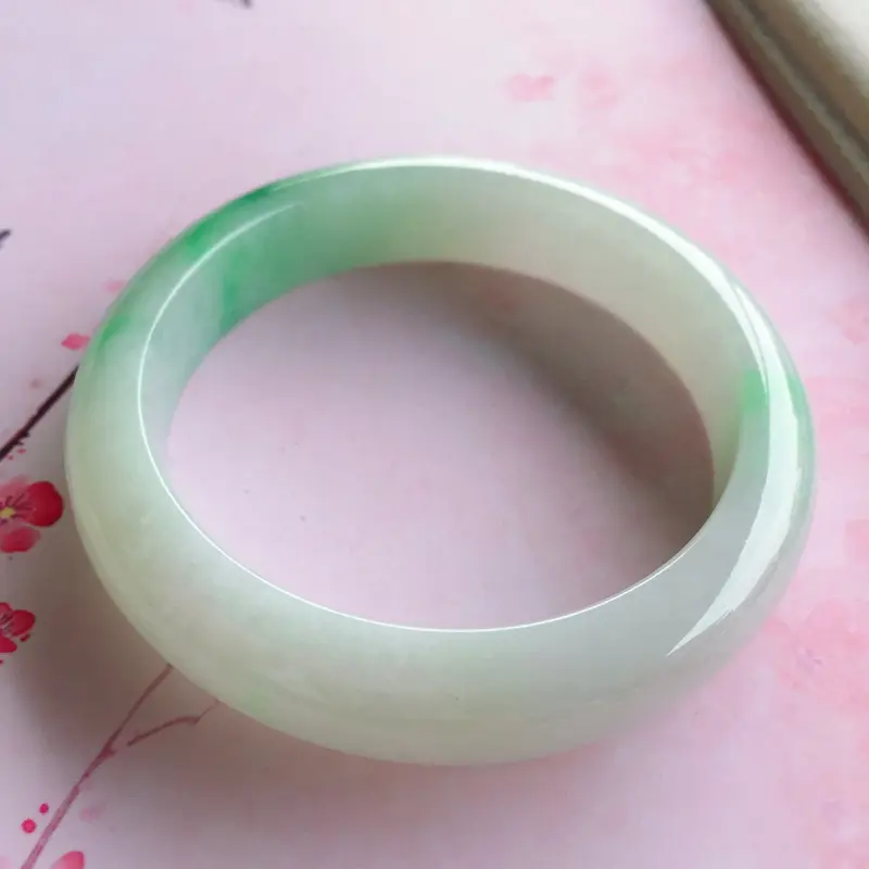 【正圈55.6mm,糯种飘绿花花手镯,底子细腻,飘绿花,清素淡雅,上手简约百搭】图2