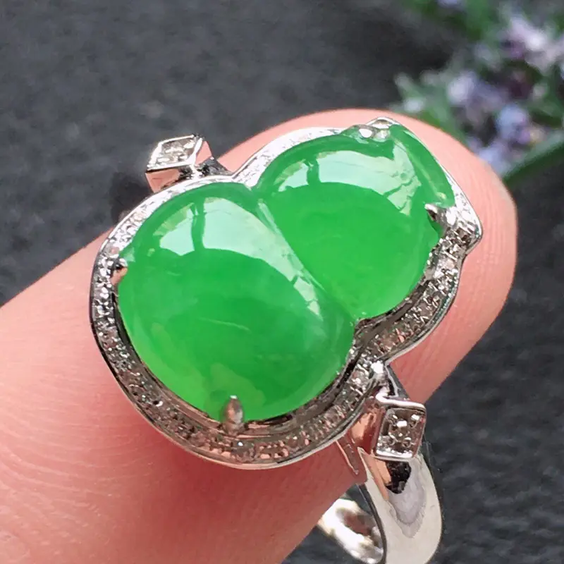 【精品翡翠18K镶嵌伴钻葫芦戒指,雕工精美,玉质莹润,尺寸:内径:17.6MM,裸石尺寸:12.5*8.9*3.2MM,总质量:2.7g】图8