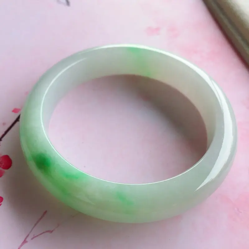 【正圈55.6mm,糯种飘绿花花手镯,底子细腻,飘绿花,清素淡雅,上手简约百搭】图1