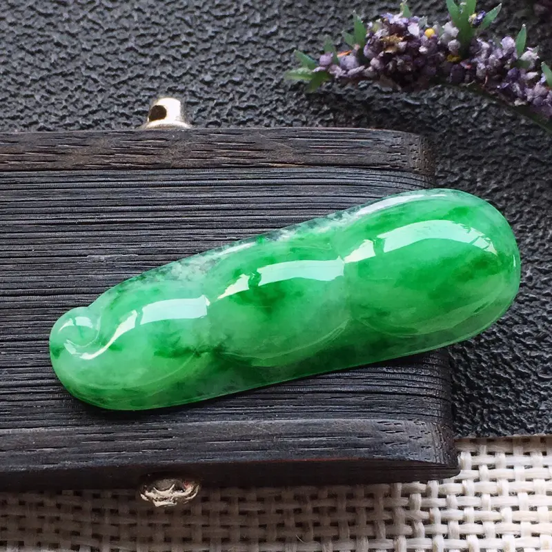 【精品翡翠四季平安戒面,雕工精美,玉质莹润,尺寸:玉:33*4.6MM,总质量:2.7g】图5