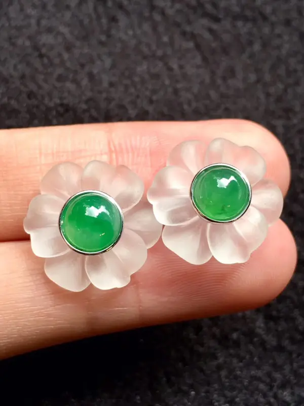 【冰种木那阳阳绿蛋面水晶花耳坠,简单大方优雅,裸石7.5:7.5:4mm,整体16.5:16.5:9.2mm,绿蛋完美,种色俱佳!喜欢别错过!(请先咨询再下单)】图5
