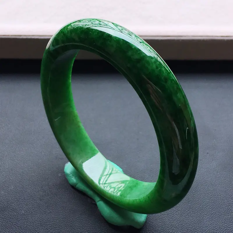 【糯种辣阳绿正圈手镯,圈口:57.5mm 尺寸:13×9mm, 天然翡翠A货玉质细腻精雕细雕手镯, 颜色好 佩戴上手漂亮】图2