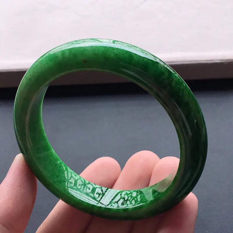 【糯种辣阳绿正圈手镯,圈口:57.5mm 尺寸:13×9mm, 天然翡翠A货玉质细腻精雕细雕手镯, 颜色好 佩戴上手漂亮】图7