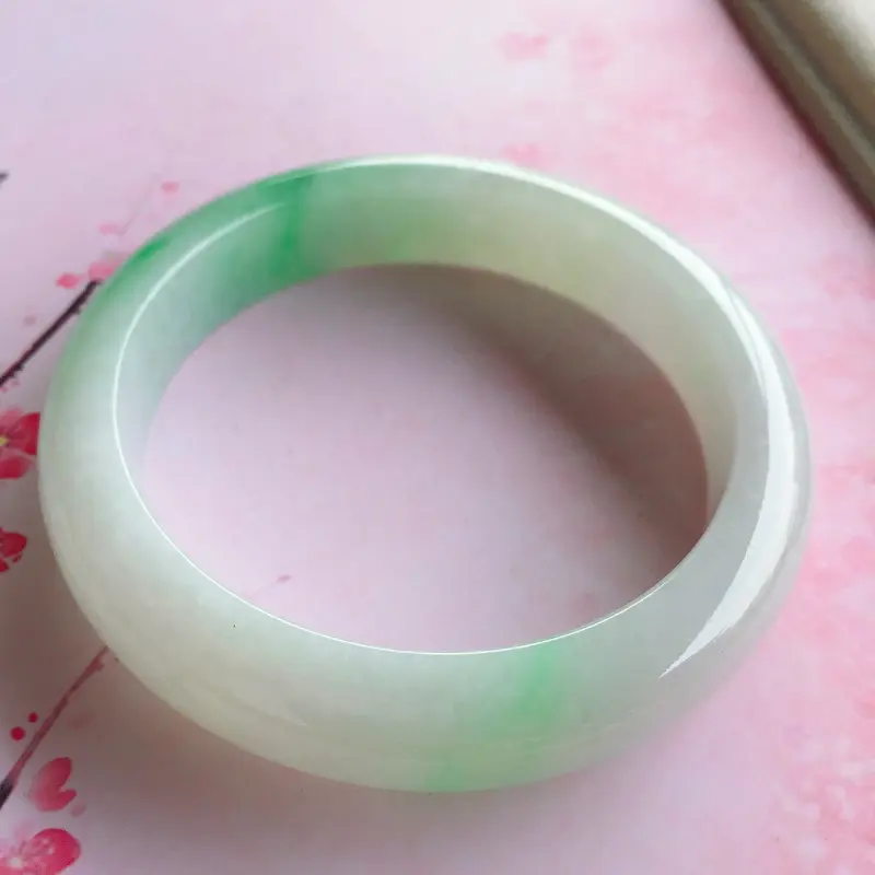 【正圈55.6mm,糯种飘绿花花手镯,底子细腻,飘绿花,清素淡雅,上手简约百搭】图5