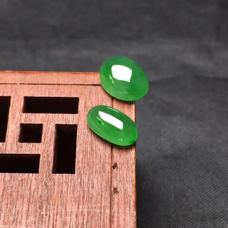 【🌹满绿随型裸石:种老水足,色泽漂亮,干净起光,饱满精致,完美无裂,性价比高。尺寸:9.0--7.2--4.0 9.0--5.2--3.3】图5