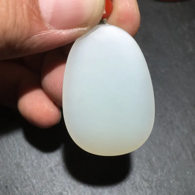 【新疆和田玉且末糖料【佛公】苏工名家作品、做工精细、无裂无瑕疵。玉质油润细腻、结构均匀,打灯通透、寓意守护镇宅、大肚能容天下事、笑口常开。】图4