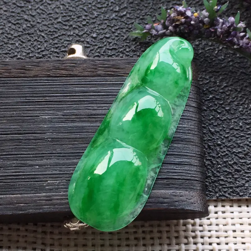 【精品翡翠四季平安戒面,雕工精美,玉质莹润,尺寸:玉:33*4.6MM,总质量:2.7g】图2