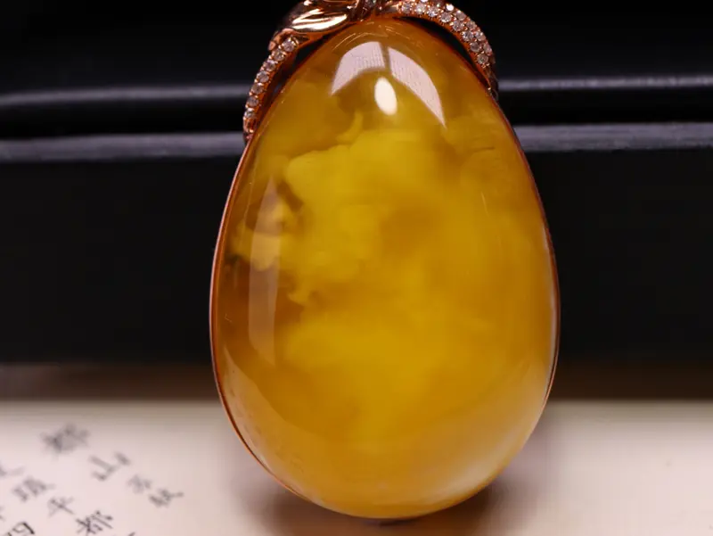 【【金白溶洞妖孽水滴吊坠】
规格:45.9*25.9*13.6*
克重:10.03克
精致漂亮,佩戴高贵!
18K金➕南非钻💎➕红宝】图6