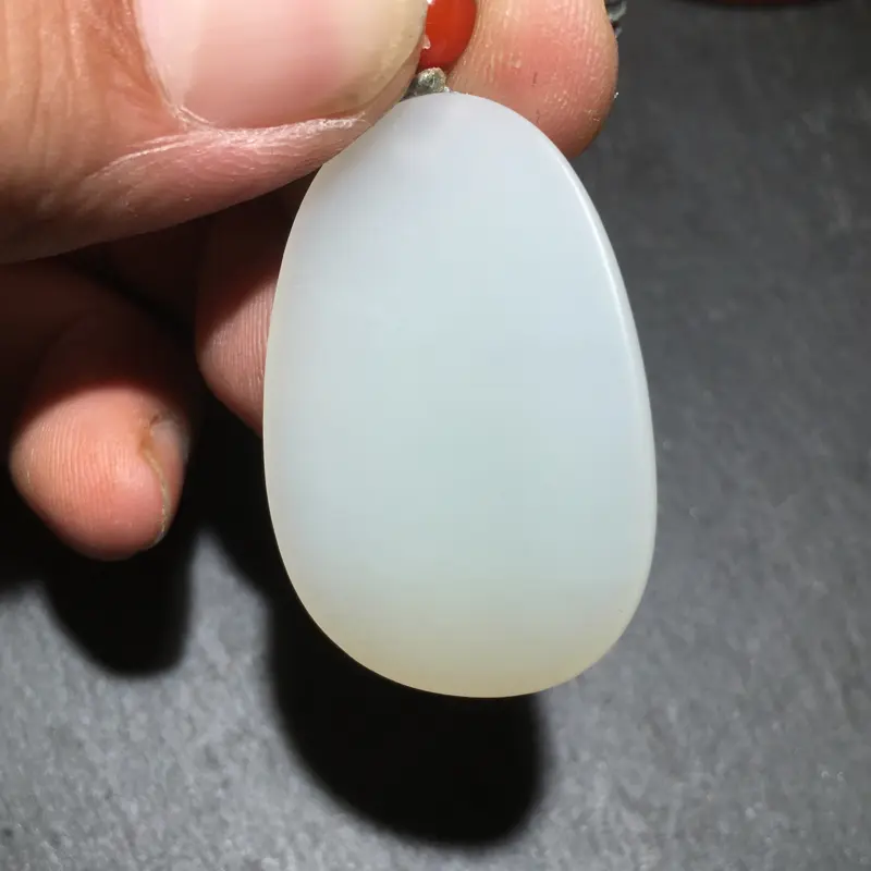 【新疆和田玉且末糖料【佛公】苏工名家作品、做工精细、无裂无瑕疵。玉质油润细腻、结构均匀,打灯通透、寓意守护镇宅、大肚能容天下事、笑口常开。】图5