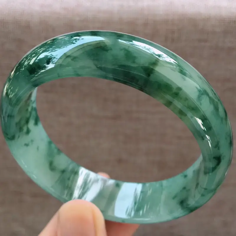 【细腻飘花大圈口大宽边正装62圈口手镯,完美无纹裂,尺寸62*17.8*8mm】图4