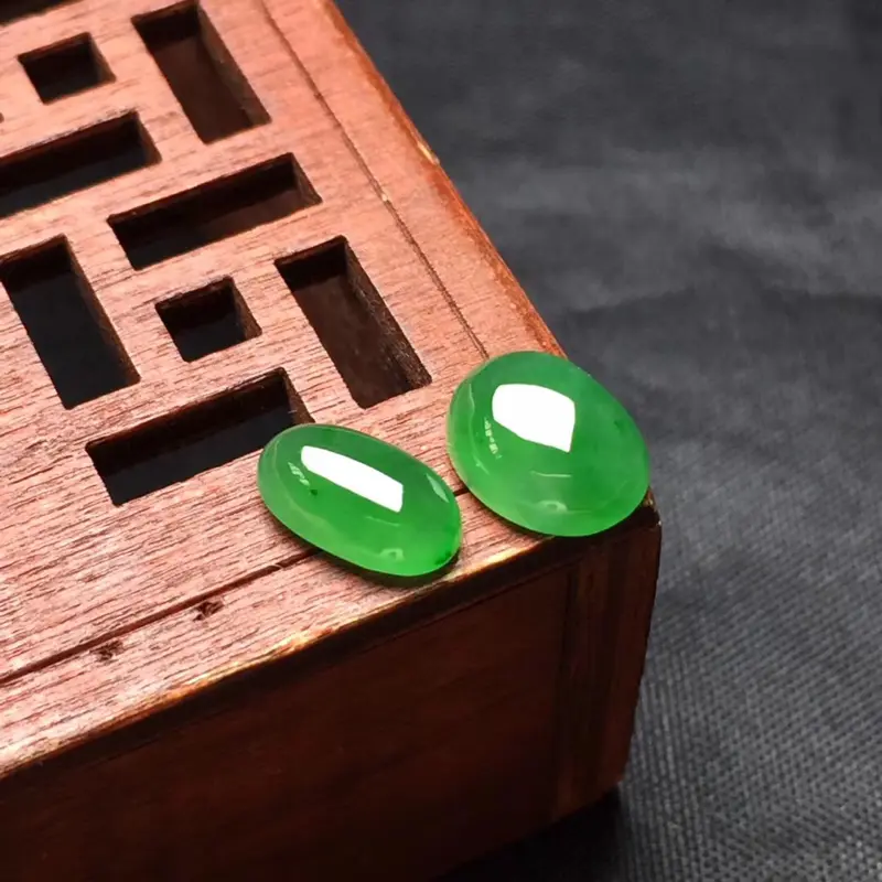 【🌹满绿随型裸石:种老水足,色泽漂亮,干净起光,饱满精致,完美无裂,性价比高。尺寸:9.0--7.2--4.0 9.0--5.2--3.3】图7