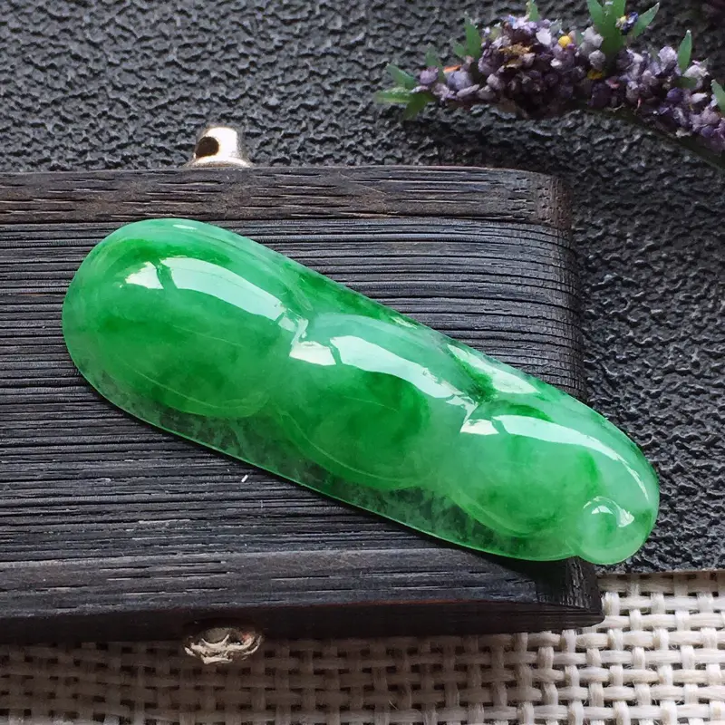 【精品翡翠四季平安戒面,雕工精美,玉质莹润,尺寸:玉:33*4.6MM,总质量:2.7g】图4