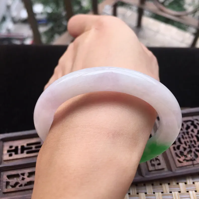 【糯种阳绿圆条手镯、圈口55.1/9.6/10.5、玉质细腻水润,条形大方,种水好,佩戴效果极佳】图10