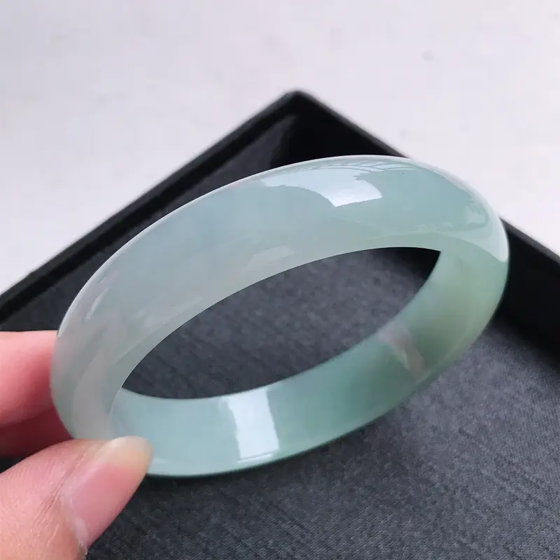 【正圈59,尺寸:59*14.2*7.2,缅甸天然翡翠好种冰润老坑手镯,质地细腻,种老,水润幼洁全胶感,飘绿,高档完美,颜色漂亮。100919】图8