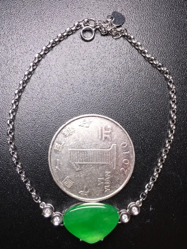 【翡翠A货,阳绿手链,18k真金真钻镶嵌,完美,种水超好,玉质细腻。】图5