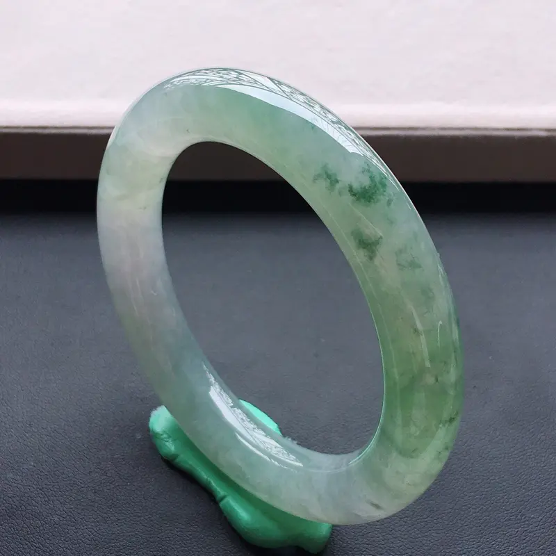 【糯种飘花圆条手镯,圈口:56.5mm 尺寸:11.8mm, 天然翡翠A货玉质细腻精雕细雕手镯, 颜色好 佩戴上手漂亮】图3