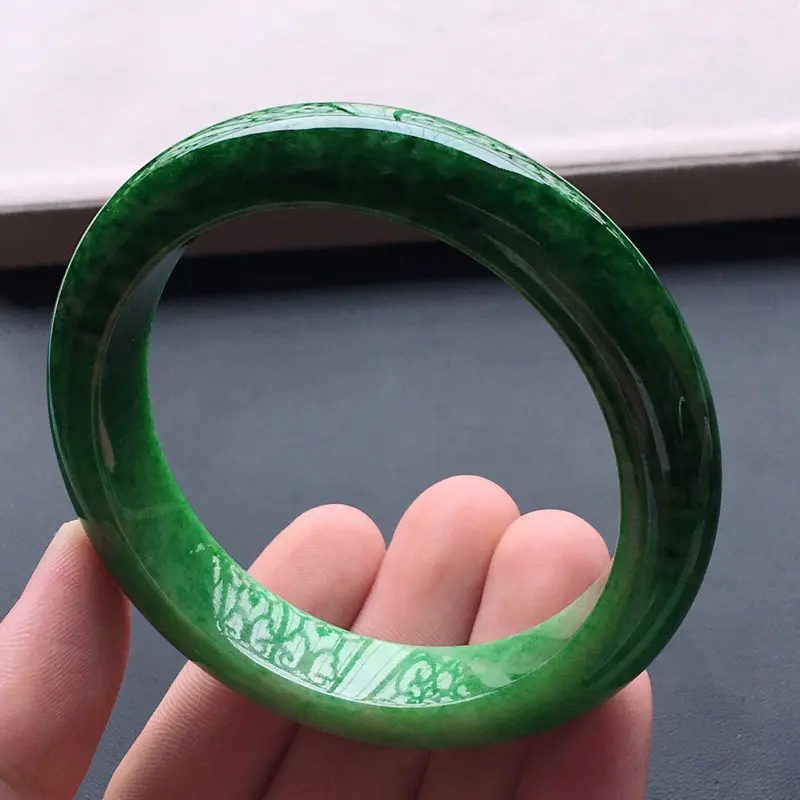 【糯种辣阳绿正圈手镯,圈口:57.5mm 尺寸:13×9mm, 天然翡翠A货玉质细腻精雕细雕手镯, 颜色好 佩戴上手漂亮】图5