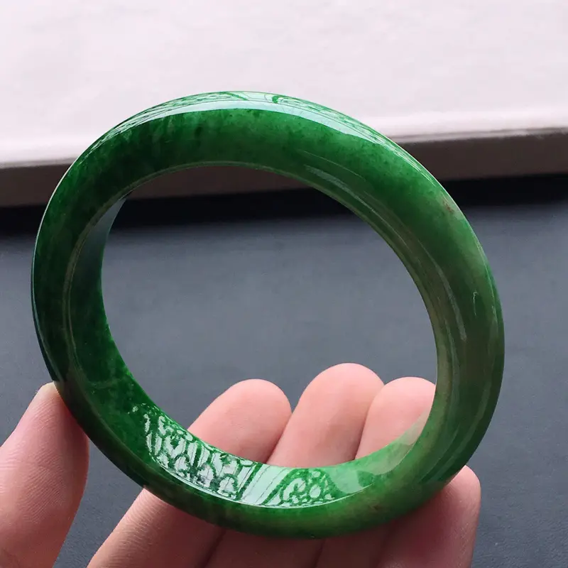 【糯种辣阳绿正圈手镯,圈口:57.5mm 尺寸:13×9mm, 天然翡翠A货玉质细腻精雕细雕手镯, 颜色好 佩戴上手漂亮】图6
