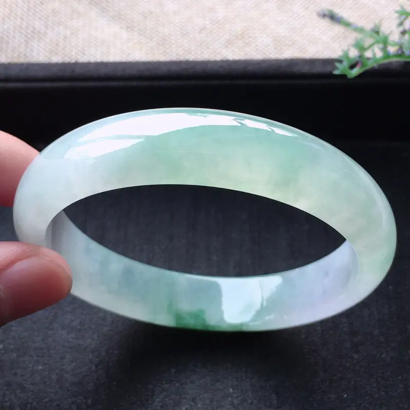 【精品翡翠手镯,雕工精美,玉质莹润,尺寸:内径:58.8MM,玉:13.1*7.1MM,总质量:50.6g】图5